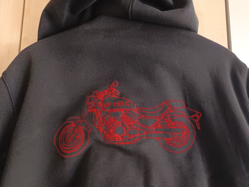 VF750C als Stickerei auf m Sweater